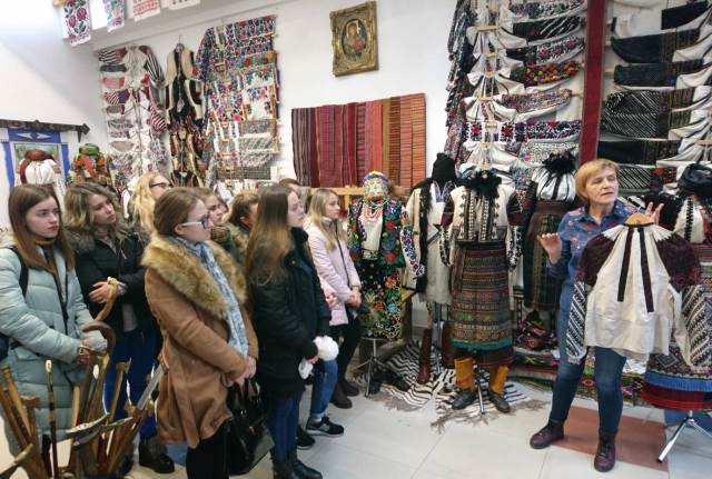 Прикмета давніх вишиванок - неповторні візерунки